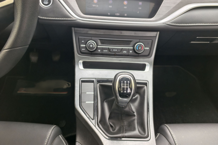 吉利汽车 帝豪 2021款 UP 1.5L 手动豪华型中控内饰7007