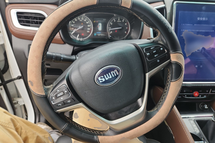SWM斯威汽车 SWM斯威X7 2017款 1.5T 自动智享型 7座中控内饰13