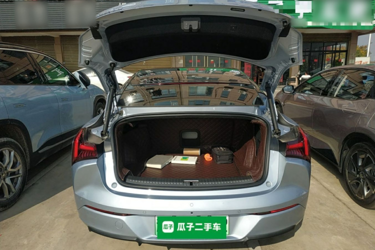 哪吒汽车 哪吒S 2022款 增程版 1160km 后驱中版机舱底盘23