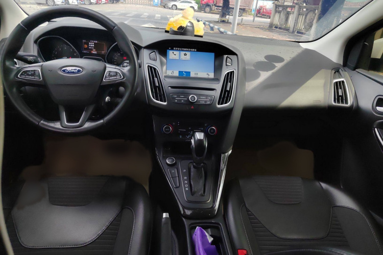 福特 福克斯 2017款 三厢 EcoBoost 180 自动精英型中控内饰7003