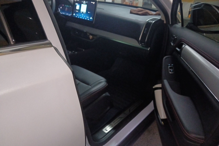 比亚迪 唐新能源 2018款 DM 2.0T 全时四驱智联创享型 7座 国V局部细节9005