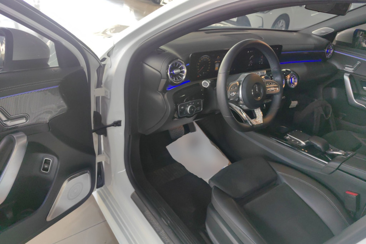 奔驰A级 2020款 改款 A 200 L 运动轿车时尚型中控内饰20