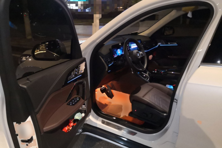 宝马X1 2023款 sDrive25Li X设计套装中控内饰20