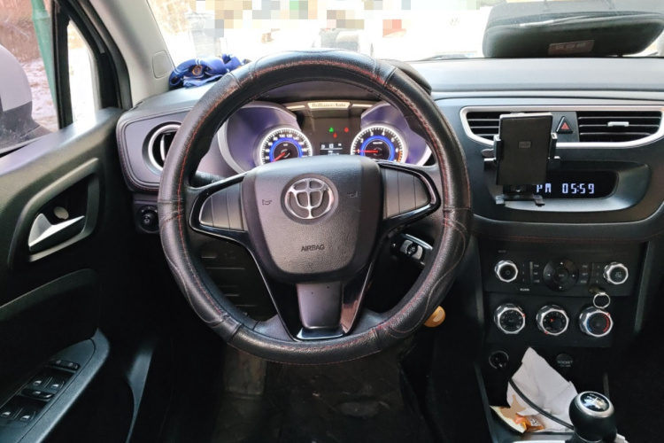 中华V3 2016款 1.5L 手动舒适型中控内饰13