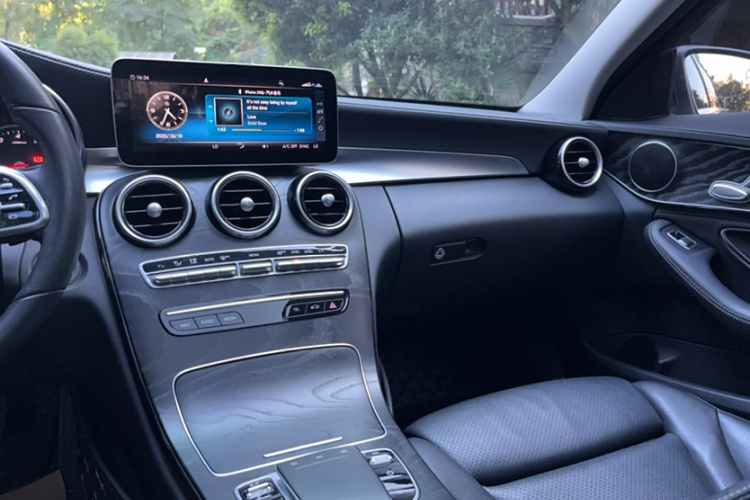 奔驰C级 2019款 C 180 L 时尚型运动版中控内饰7003