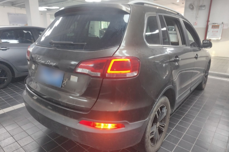 众泰 大迈X5 2017款 升级版 1.5T 手动豪华7座型车身外观7