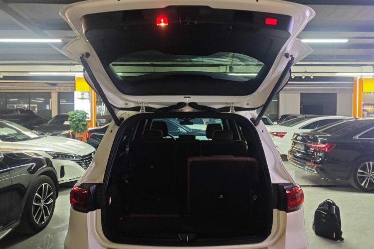 奔驰GLB 2020款 GLB 200 时尚型机舱底盘23