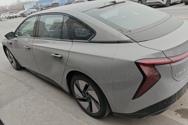 红旗EH7 2025款 640 四驱 智选版车身外观6003