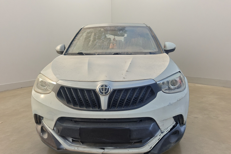 中华V3 2015款 1.5L 手动基本型车身外观2