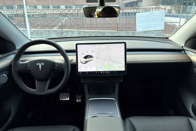 特斯拉 Model Y 2021款 标准续航后驱版中控内饰7004