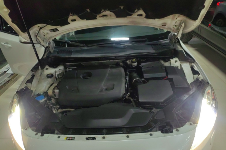 沃尔沃V40 2016款 T3 智逸版机舱底盘24