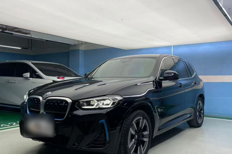 宝马iX3 2022款 领先型车身外观1