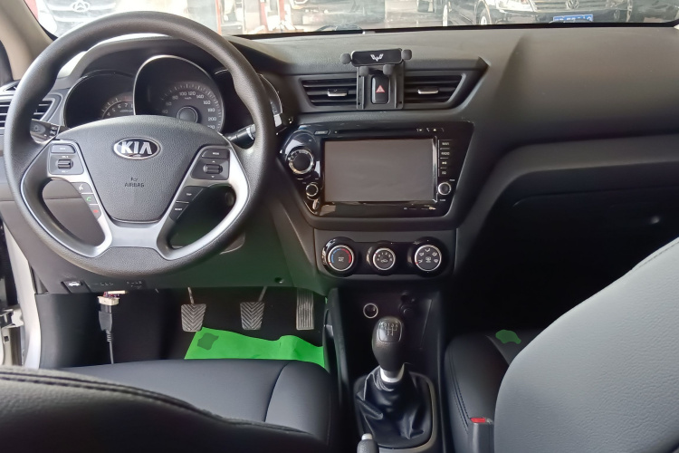 起亚K2 2015款 三厢 1.4L MT GLS中控内饰12