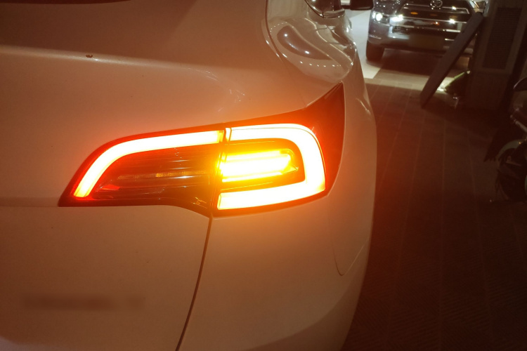 特斯拉 Model Y 2022款 改款 后轮驱动版车身外观6006