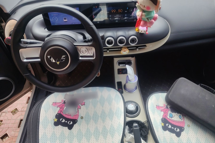 五菱汽车 五菱缤果 2023款 203km 轻享款中控内饰12