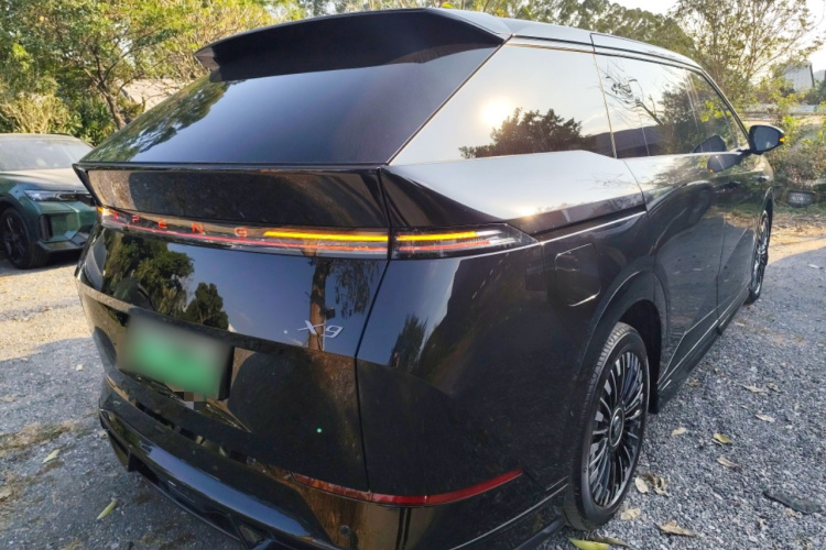 小鹏X9 2025款 740超长续航 Max车身外观7