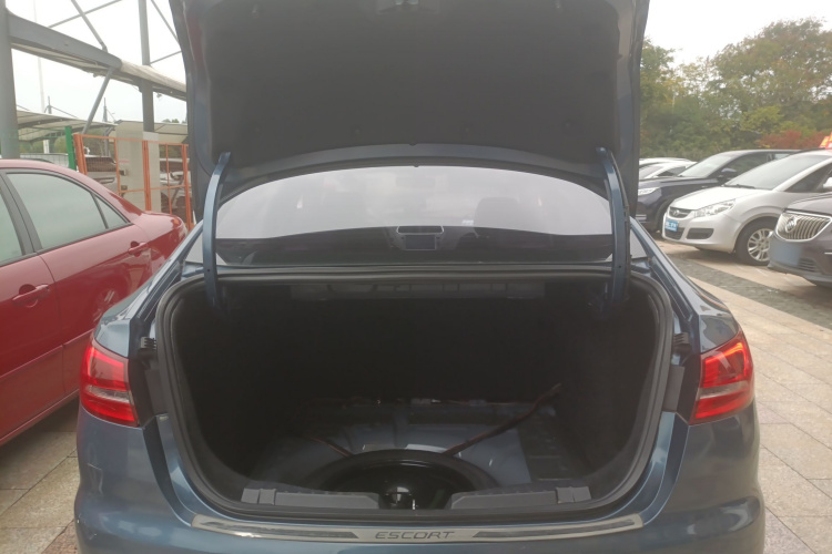 福特 福睿斯 2019款 改款 1.5L 自动悦享型 国VI机舱底盘23