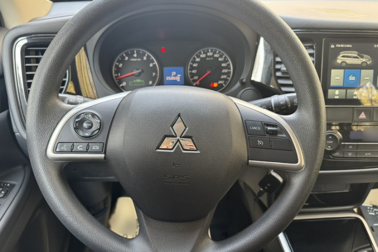 三菱 欧蓝德 2021款 2.0L 两驱畅行版 5座车身外观6008