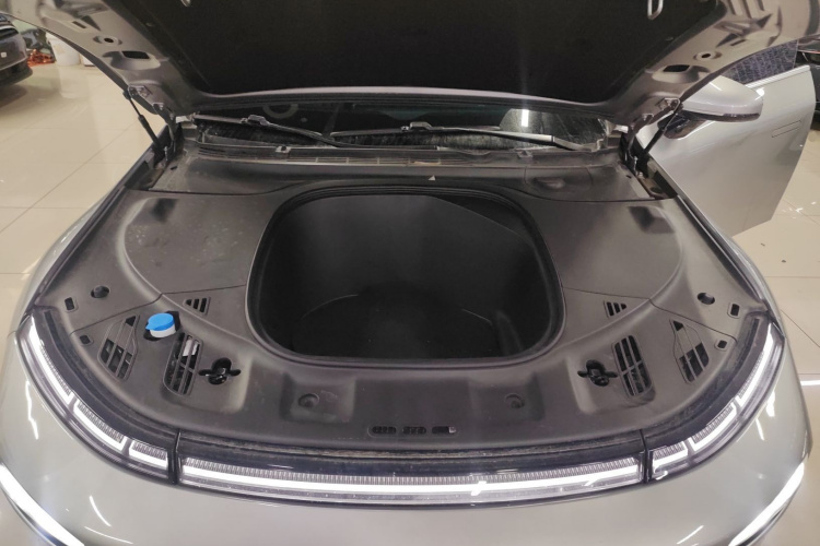 小鹏P7 2023款 586E机舱底盘24