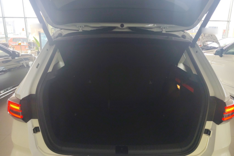 大众 途岳 2024款 300TSI 两驱月尊版机舱底盘23