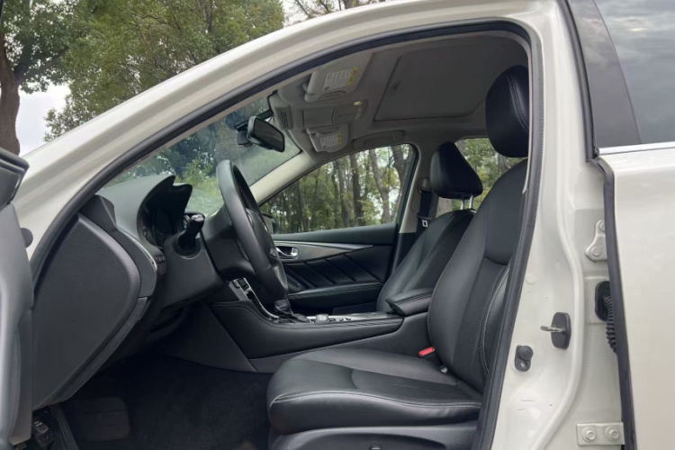 英菲尼迪Q50L 2018款 2.0T 逸享版 国VI中控内饰7008