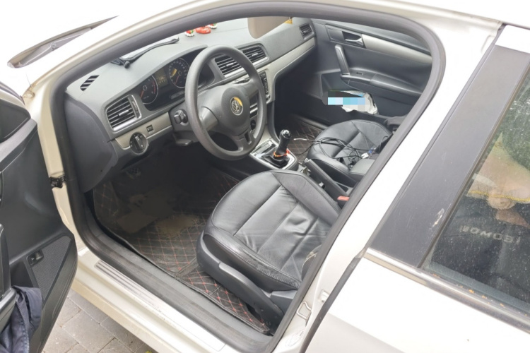 大众 朗逸 2013款 改款经典 1.6L 手动舒适版中控内饰20