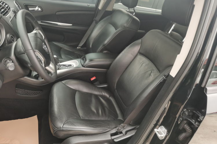 道奇 酷威 2015款 2.0TD 四驱尊尚版中控内饰19