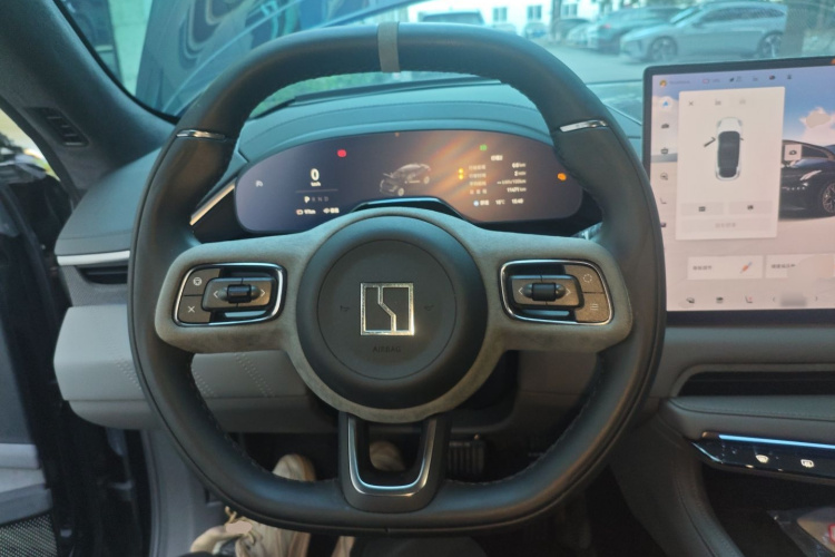 极氪001 2024款 ME版 100kWh 四驱中控内饰13