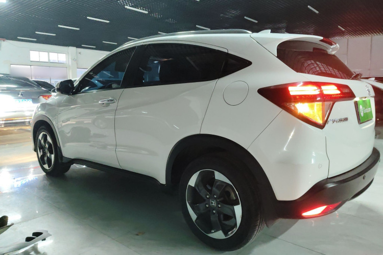 本田 缤智 2015款 1.8L CVT两驱豪华型车身外观4