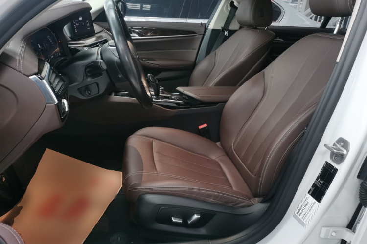 宝马5系 2020款 525Li 豪华套装中控内饰19