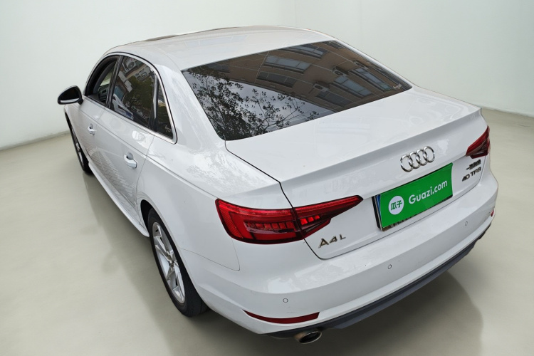 奥迪A4L 2017款 40 TFSI 进取型车身外观5