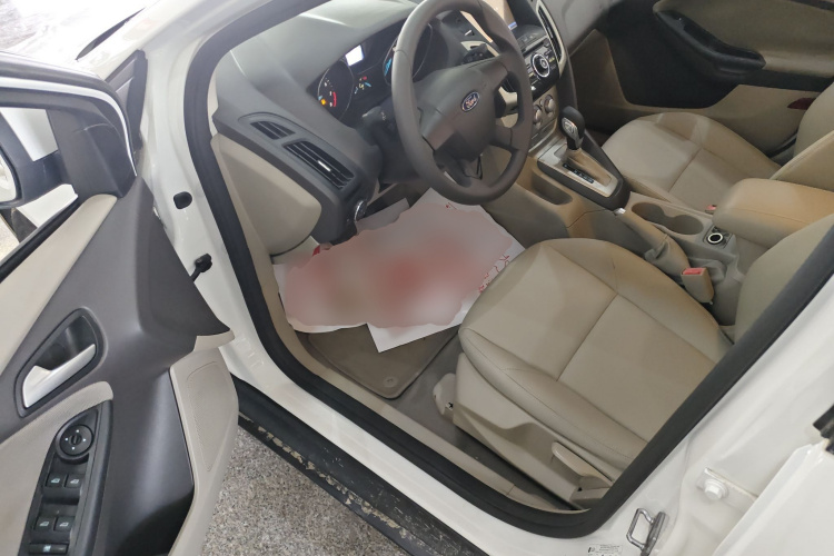 福特 福克斯 2012款 三厢 1.6L 自动舒适型中控内饰20