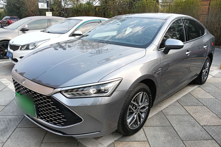 比亚迪 秦PLUS 2024款 荣耀版 DM-i 120KM领先型车身外观1