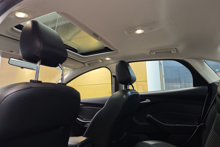 福特 福克斯 2017款 三厢 1.6L 自动风尚型智行版局部细节57