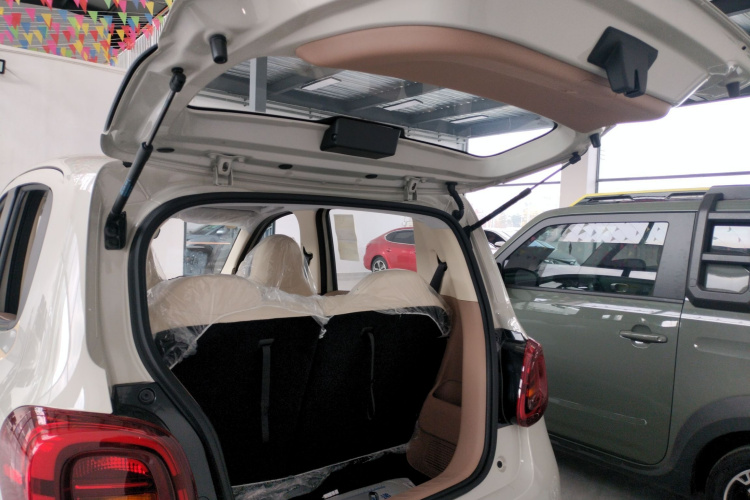 五菱汽车 宏光MINIEV 2025款 四门版 进阶款机舱底盘23