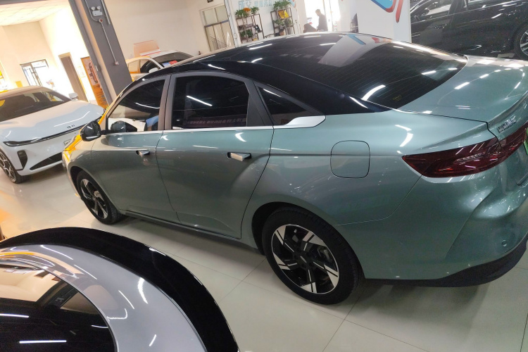 吉利几何G6 2022款 620 新趣型车身外观6003