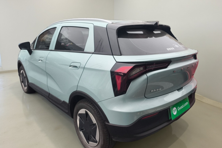 吉利几何E萤火虫 2024款 301km 星光车身外观5