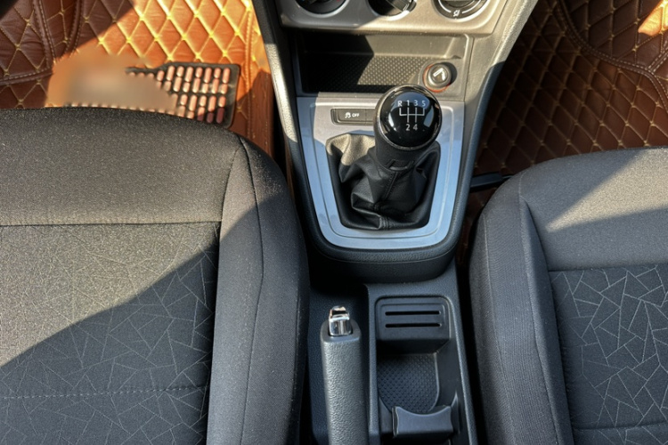 大众 朗逸 2013款 改款经典 1.6L 手动风尚版局部细节18