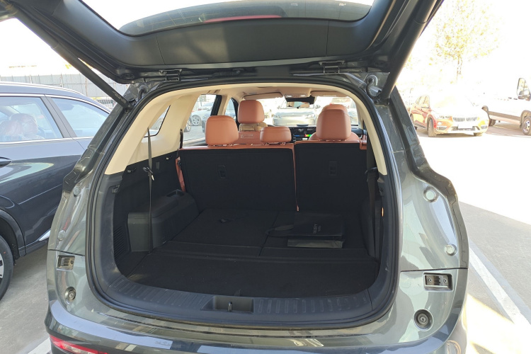 蓝电E5 PLUS 2026款 165km 长续航先享版Ultra 7座机舱底盘23