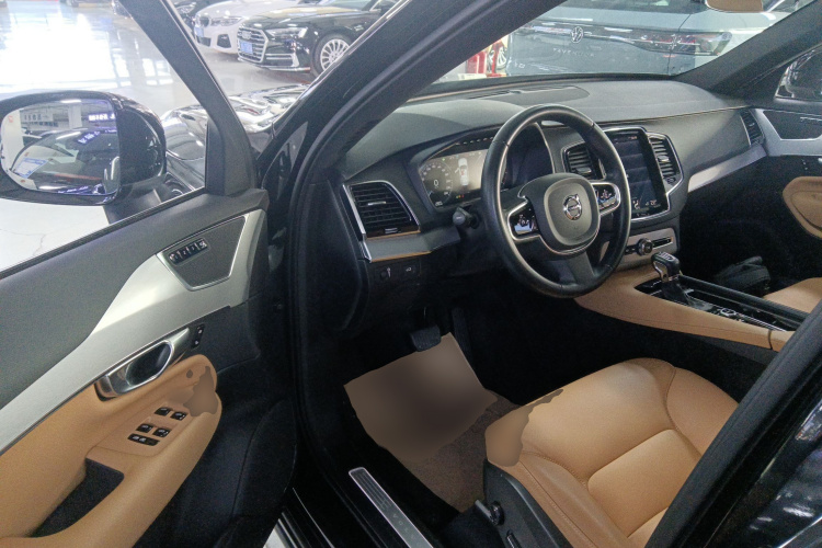 沃尔沃XC90 2017款 T6 智逸版 7座中控内饰20