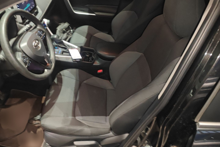 丰田 威兰达 2022款 2.0L CVT两驱领先版局部细节19