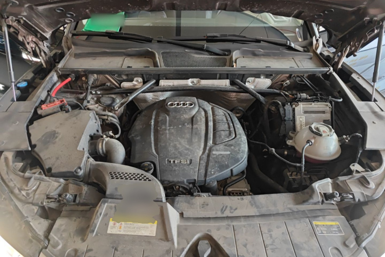 奥迪Q5L 2018款 40 TFSI 荣享时尚型 国V机舱底盘24