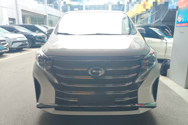 广汽传祺 传祺M8 2024款 领秀系列 390T 尊享版车身外观2