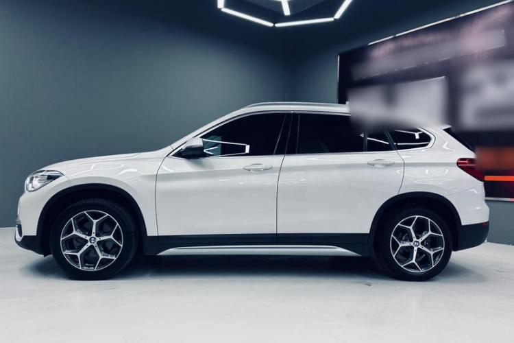 宝马X1 2019款 sDrive18Li 尊享型车身外观6002