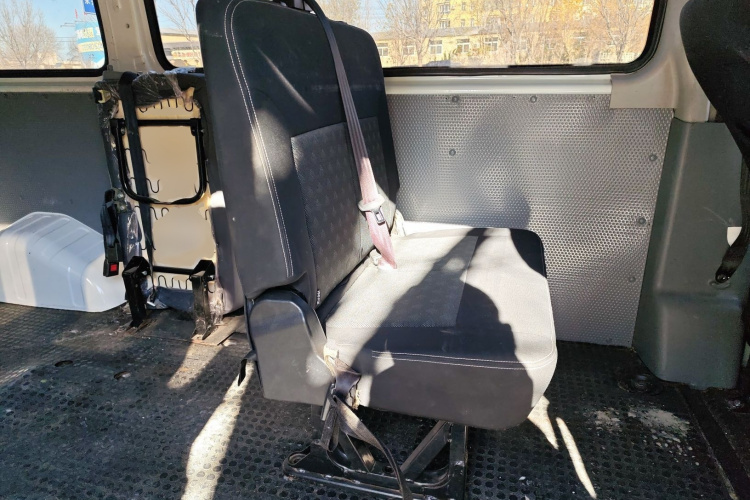 上汽大通MAXUS 新途V80 2021款 2.0T PLUS 手动全能王中轴中顶6/7/8/9座中控内饰7004