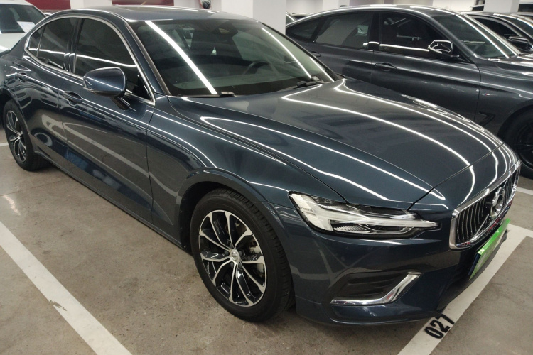 沃尔沃S60 2022款 B4 智逸豪华版车身外观3