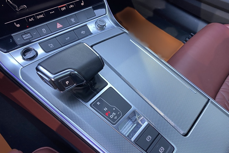 奥迪A7L 2024款 45 TFSI quattro S-line 黑武士版局部细节18