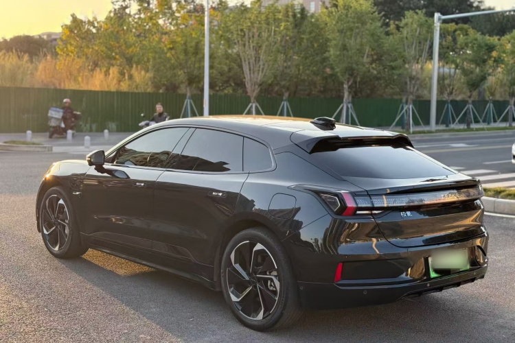 极氪001 2022款 超长续航双电机 YOU版车身外观6008