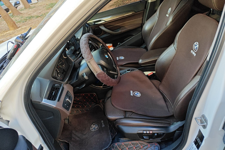 宝马X1 2016款 sDrive20Li 豪华型中控内饰19