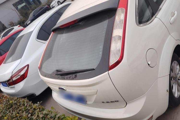 福特 福克斯 2013款 两厢经典 1.8L 自动基本型车身外观6004